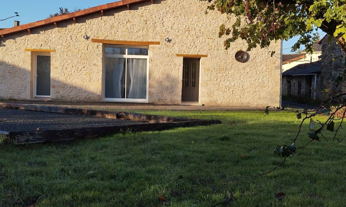 Saint-Maurice-la-Clouere House | Gite de la treille