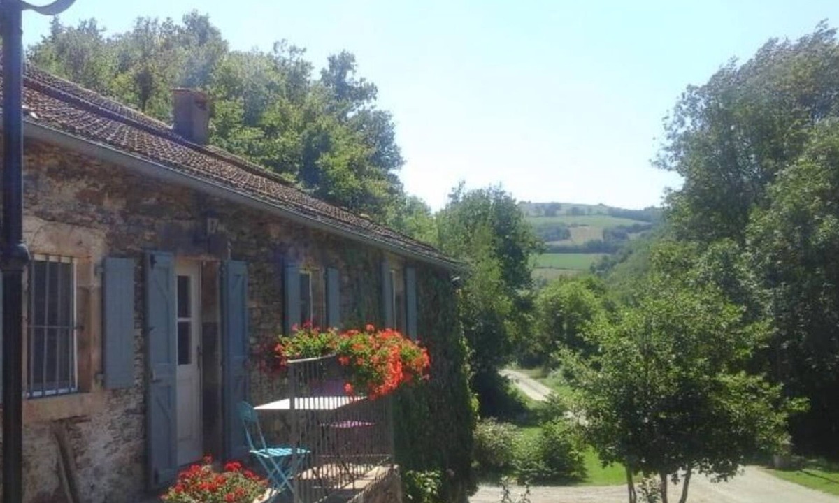Curvalle Apartment | Gite Dans Maison Pour 2 Pers axe Albi-millau Bord de L'eau Vallée du Tarn