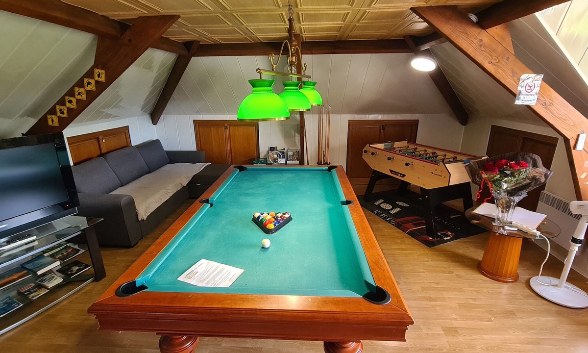 Etaples Apartment | Gite de 103 m² au Borde de mer Etaples le Touquet Billard Baby Foot Home Cinéma