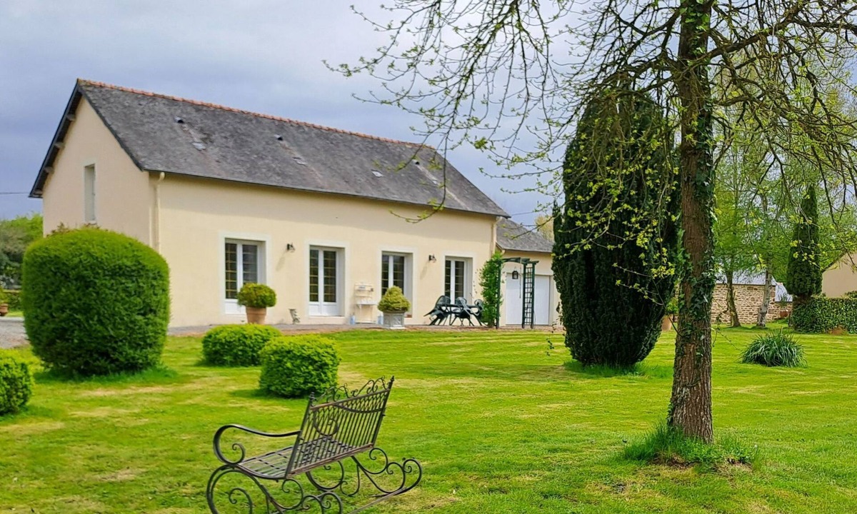 Sens-de-Bretagne House | Gite de bon air by Interhome
