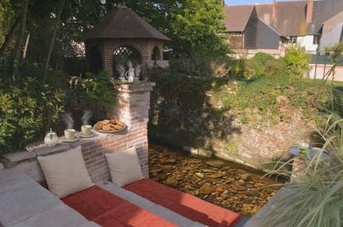 Aubigny-sur-Nere House | Gite de charme, Sologne, séjour en famille, rivière, jeux, balade nature en forêt & détente, Centre Historique, Gare TER