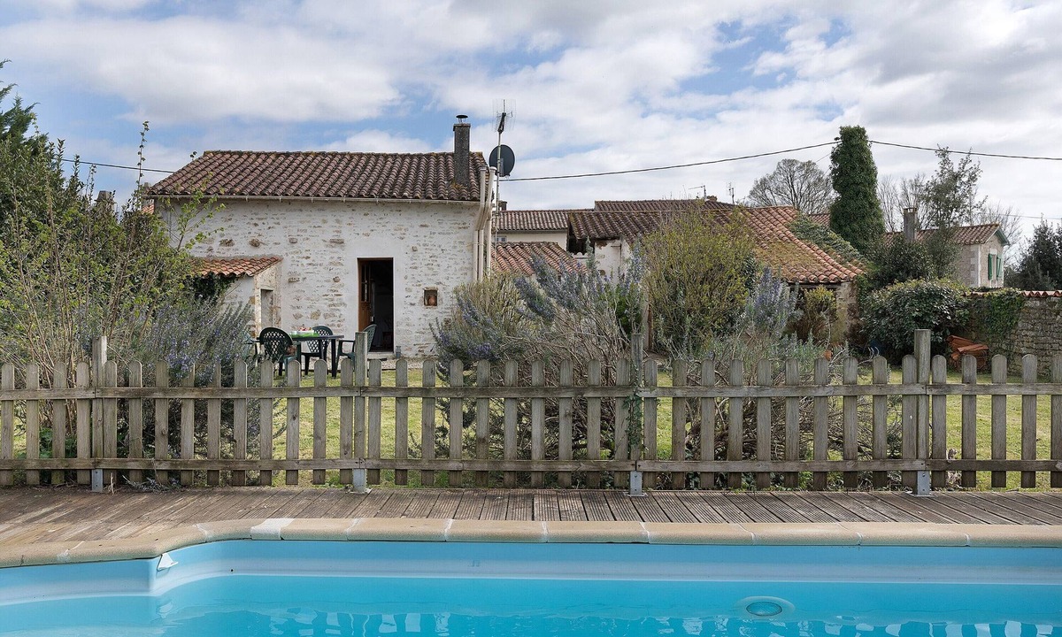 Saint-Juire-Champgillon Apartment | Gîte des Fraignaies with Private Pool and Terrace in Saint-Juire-Champgillon