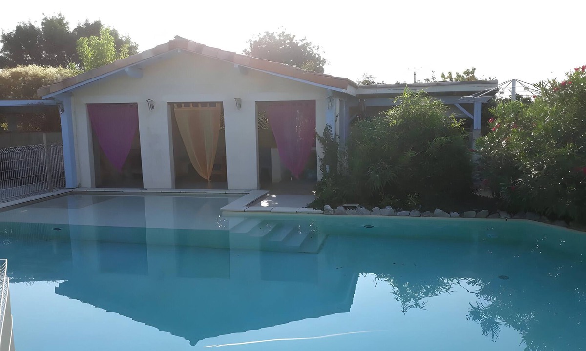 Vignaux House | Gîte de Gascogne – Sleeps 6 with Private Pool, Shared Terraces, and Wi-Fi