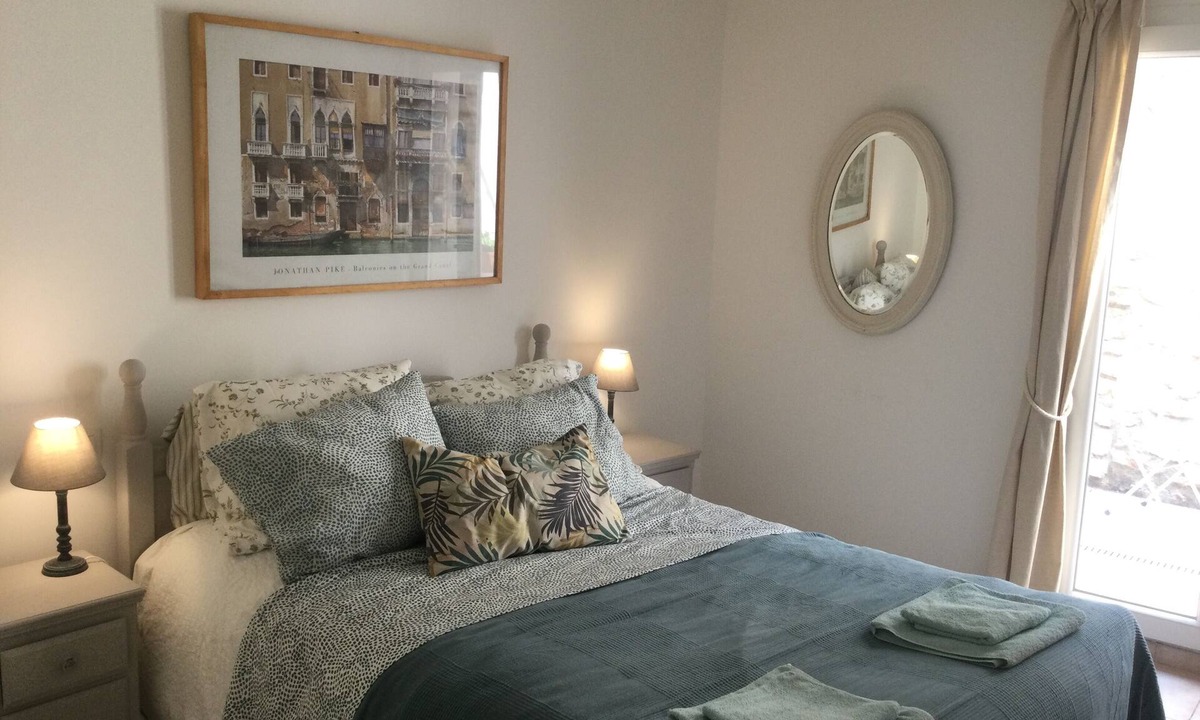 Dernacueillette Apartment | Gite de l'Ancienne Poste. Pied a terre in the Corbieres