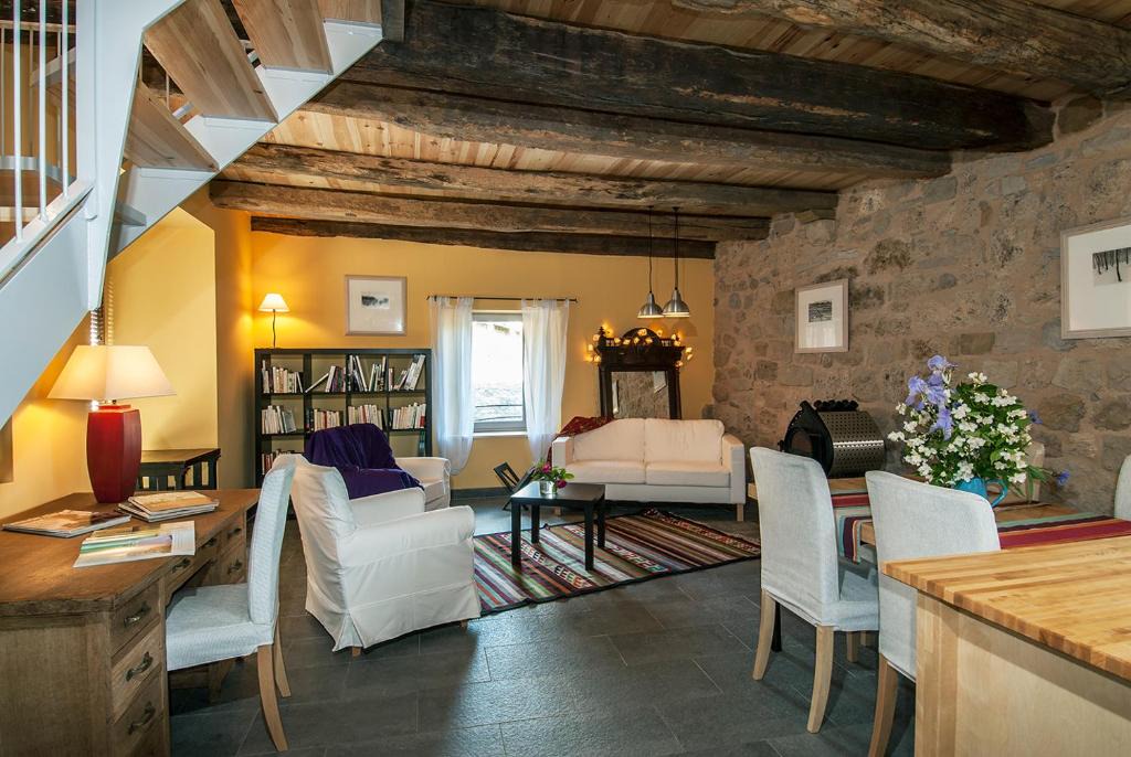 Salles-la-Source House | Gite de la Cascade