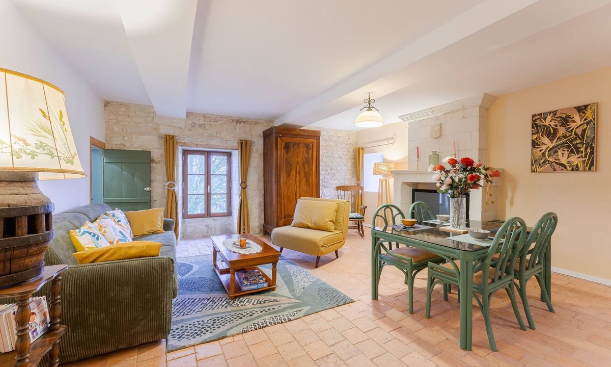 Deneze-sous-Doue Apartment | Gite de la ferme du château 1 - Appt climatisé