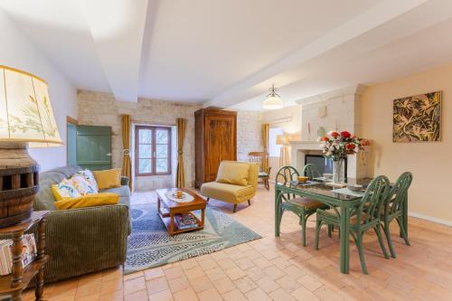 Deneze-sous-Doue Apartment | Gite de la ferme du château 1 - Appt climatisé