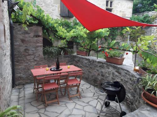 Loubressac House | Gite De La Forge