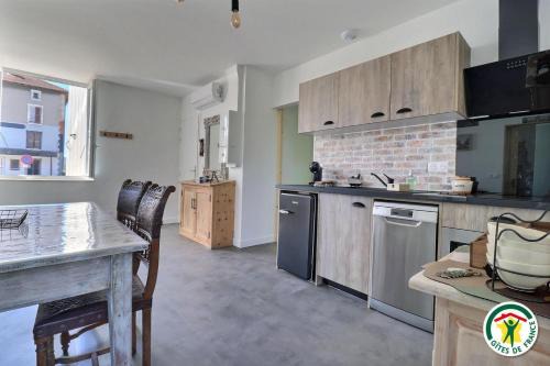 Epinouze Apartment | gite de la gare