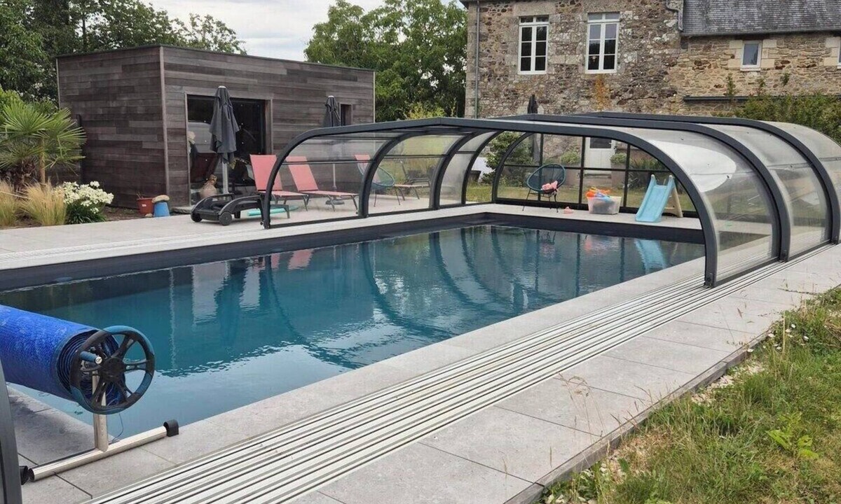 Broons Apartment | Gite de la Planchette with heated pool from April onwards