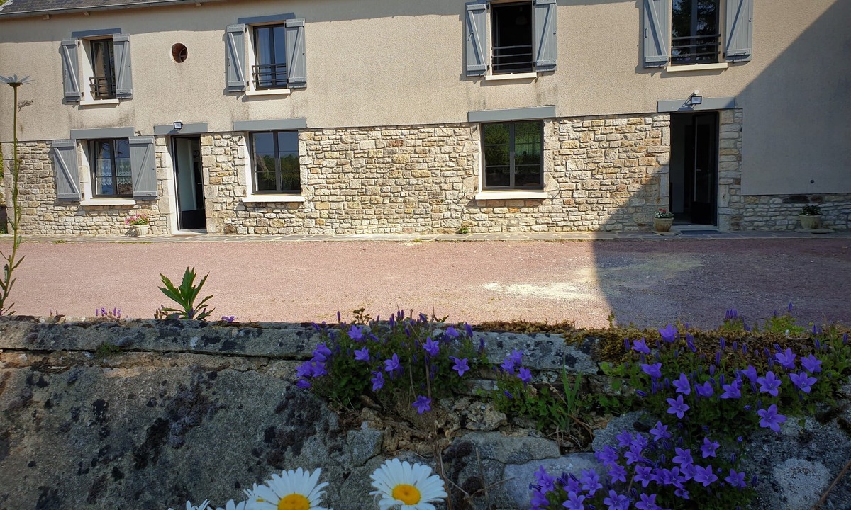 Tribehou House | - Gite de la Veillée -