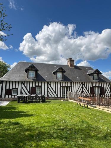 Guerquesalles House | Gite De Malvoue