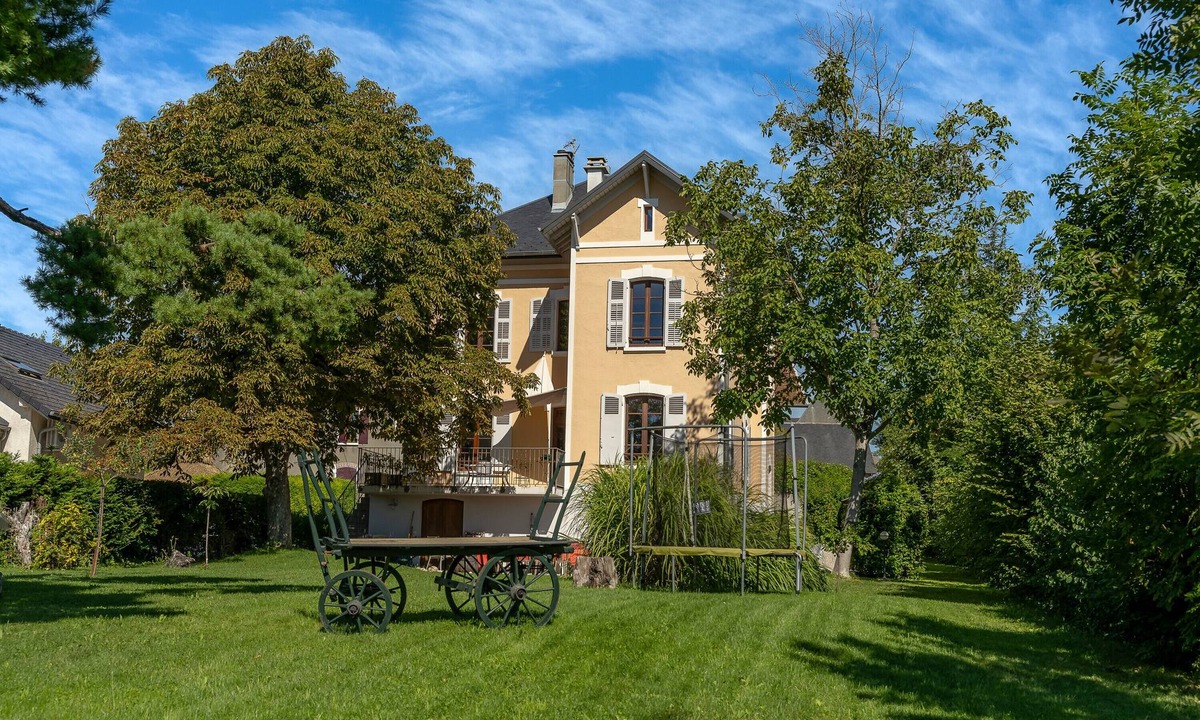 Myans Cottage | Gite De Myans for 15 with Garden, Mountain Views, Private Terrace, BBQ & Wi-Fi