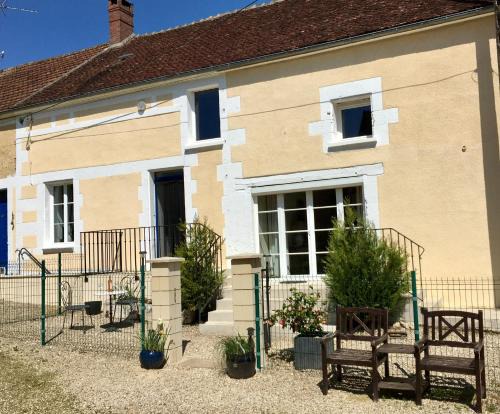 Sainte-Colombe-sur-Loing House | Gite de Pete