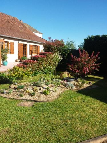 Saint-Julien-de-Civry House | Gite des artistes