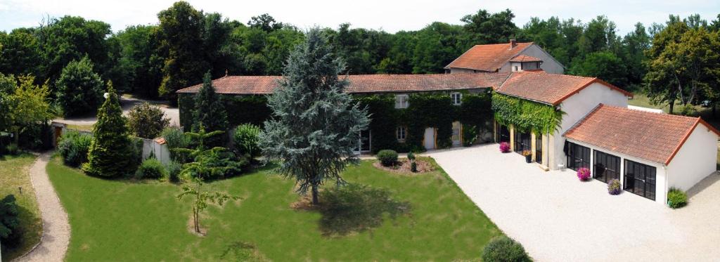 Roanne House | Gite des Loges du Château de Matel