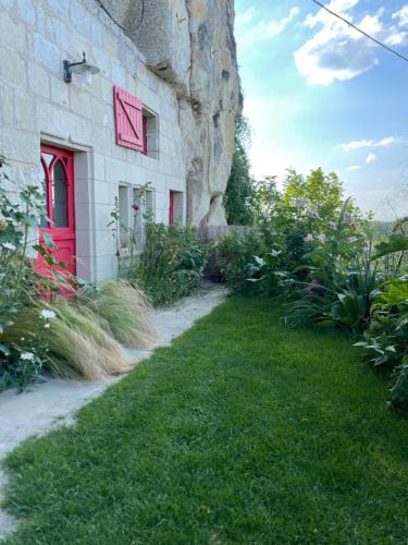 Montsoreau House | Gite des Perreyeurs - maison troglodyte avec vue sur Loire