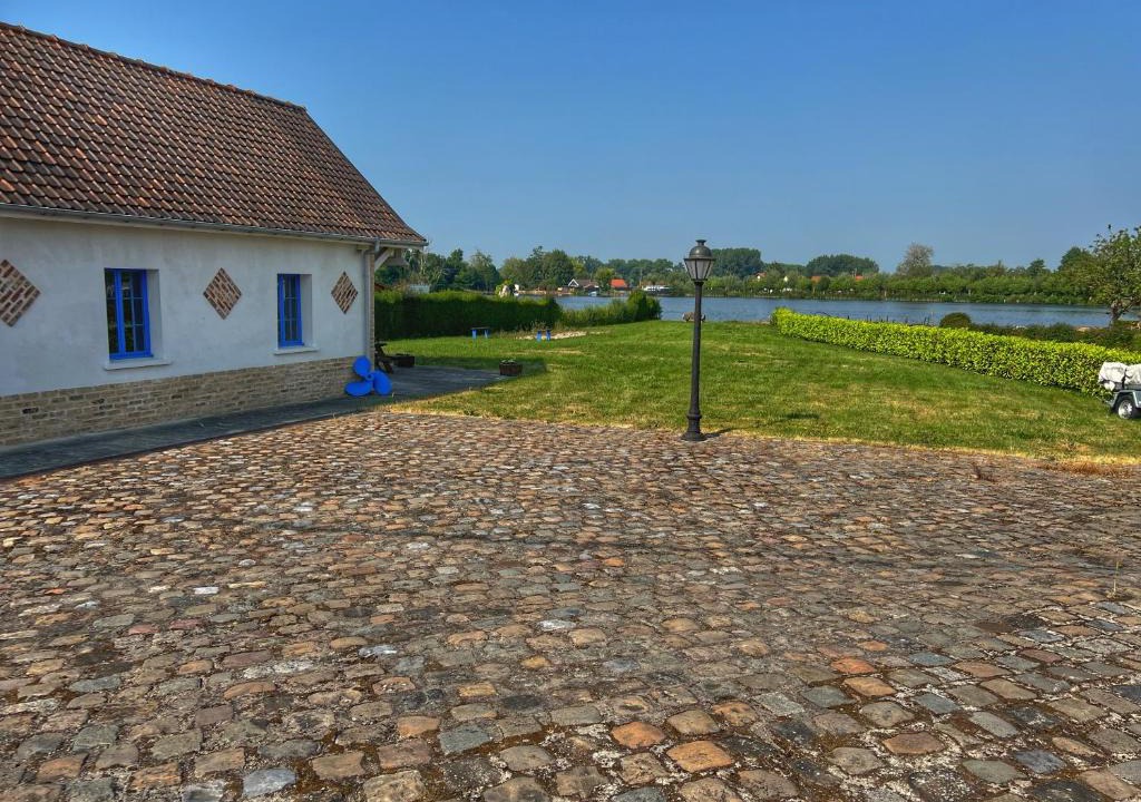Ardres House | Gite du lac du Palentin Ardres