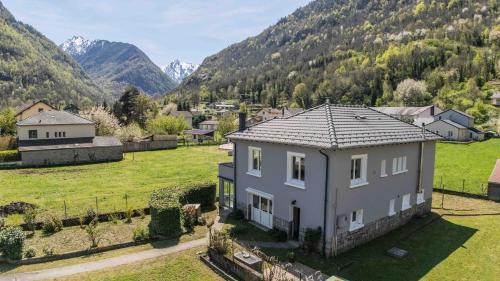 Auzat House | Gite Du Montcalm