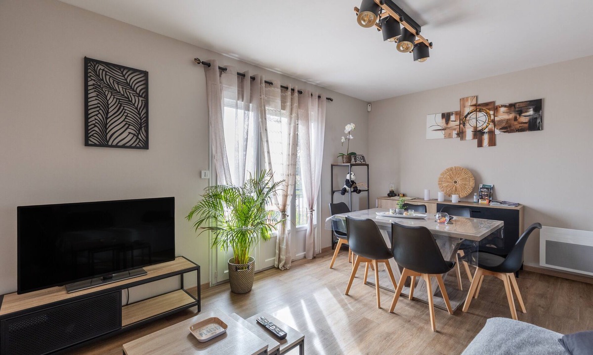 Noyers-sur-Cher House | Gîte Du Ptit Lou with Private Terrace, Garden & Wi-Fi in Noyers-sur-Cher