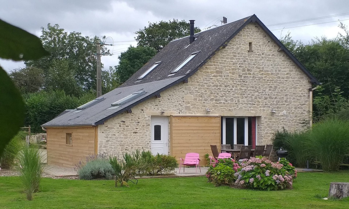 Colleville-sur-Mer Cottage | Gîte Dune between orchard and Omaha beach