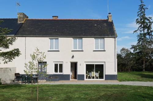 Neant-sur-Yvel House | Gite en Brocéliande avec vue