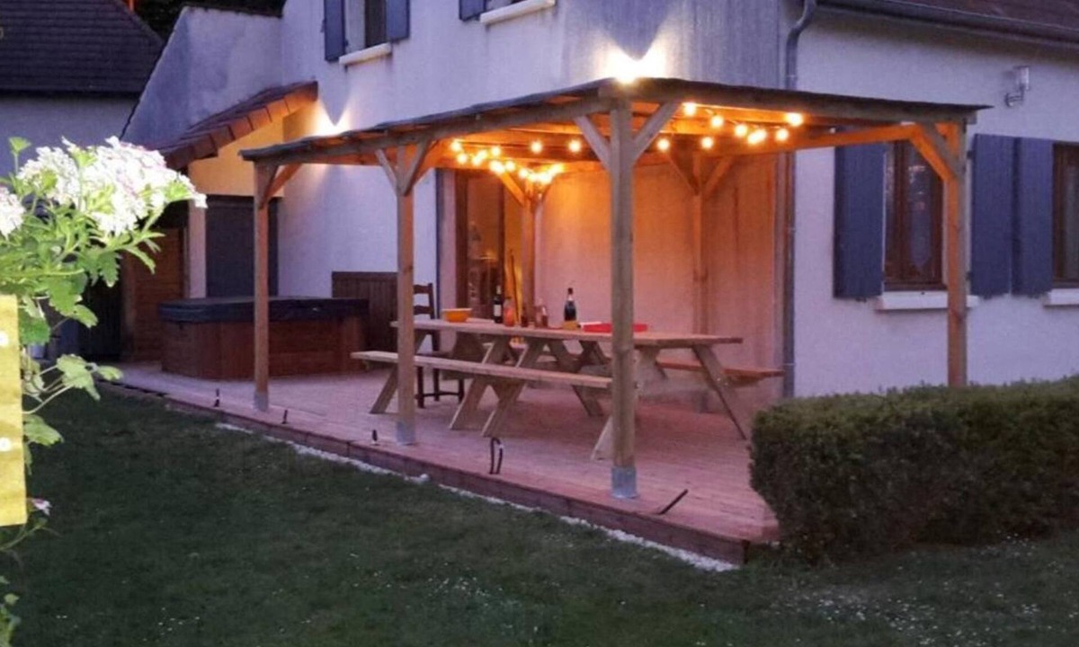 Chevroches House | Gîte familial - On the banks of the Nivernais Canal