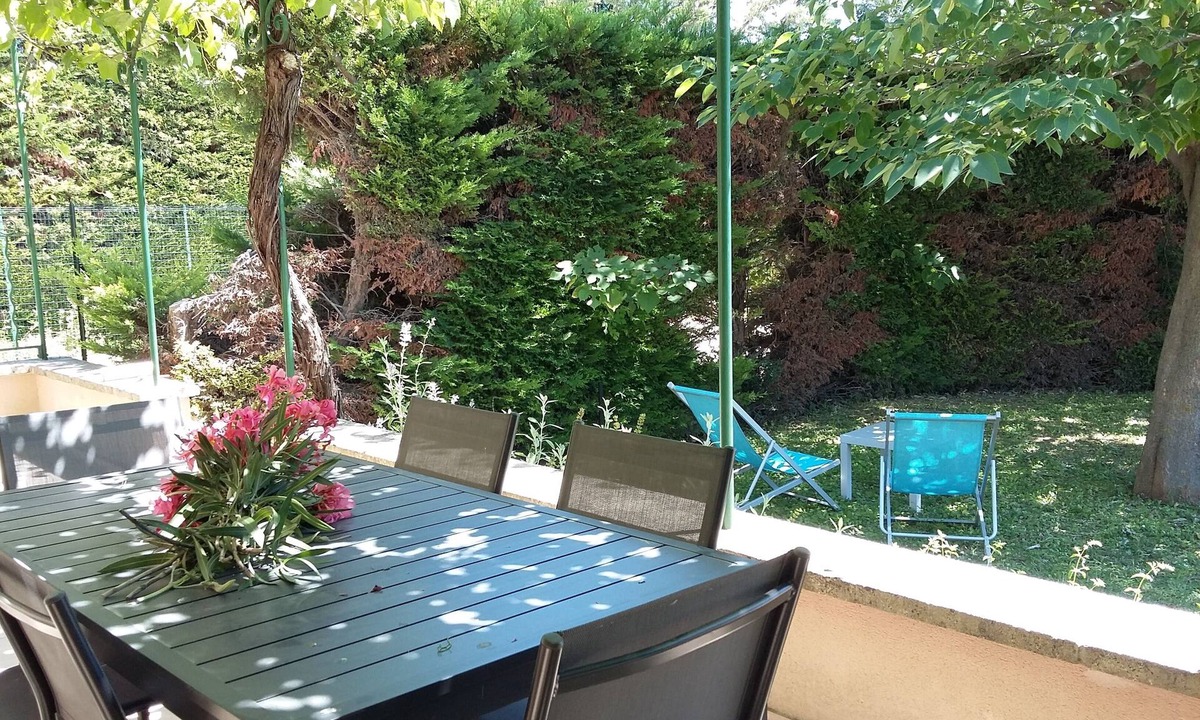Violes House | Gite for 4 people in a vineyard - With swimming pool access