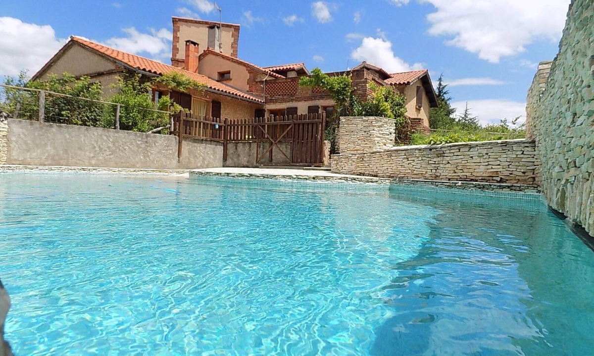 Marliac House | Gîte for two to six people, swimming pool, bowling green, spa, tennis.