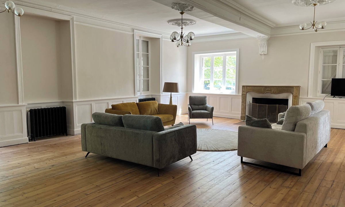 Alvignac House | Gite former post office hotel