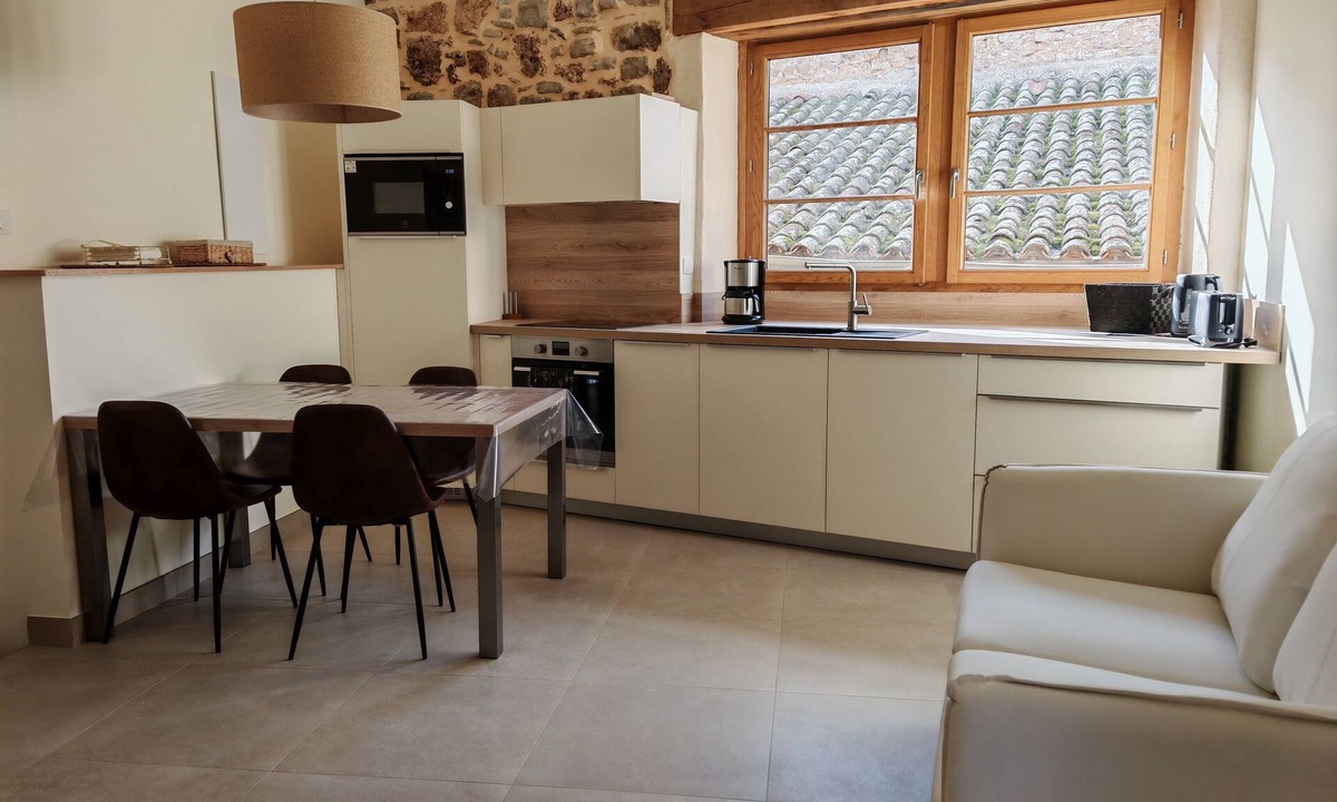 Saint-Georges-de-Luzencon House | Gîte Mandaline Village house with indoor Jacuzzi