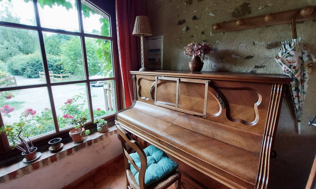 Chammes House | Gite Sainte-Suzanne-et-Chammes, 2 bedrooms, 4 persons
