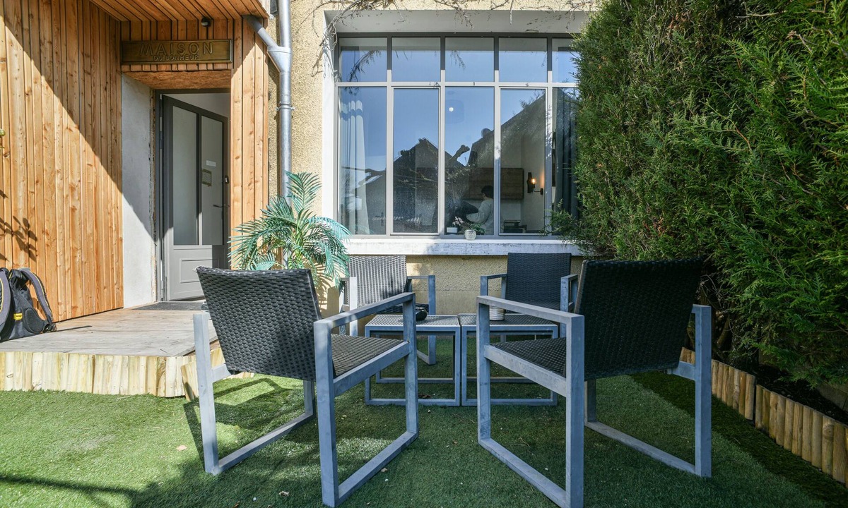Le Pin Apartment | Gîte Les Tilleuls with Garden and Private Jacuzzi
