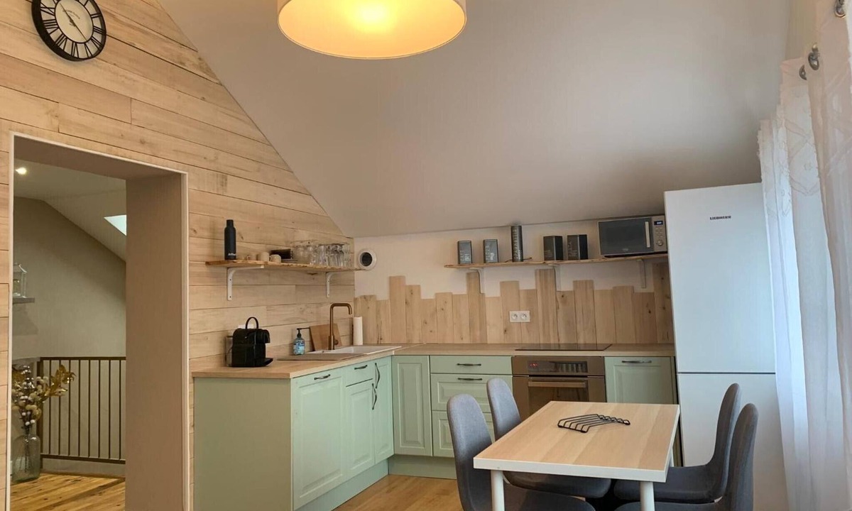 Le Pin Apartment | Gîte Les Collines with Garden and Private Jacuzzi