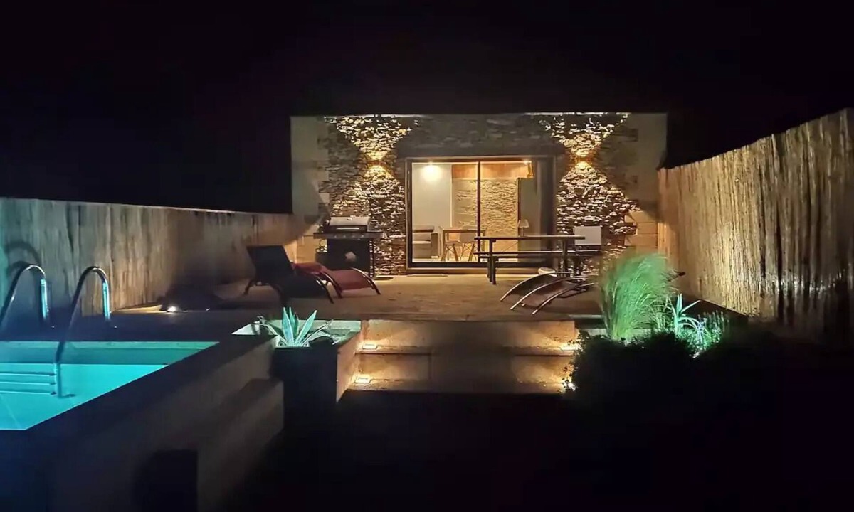 Vers-Pont-du-Gard House | Gite in a mas with private pool 5 min from pont du gard