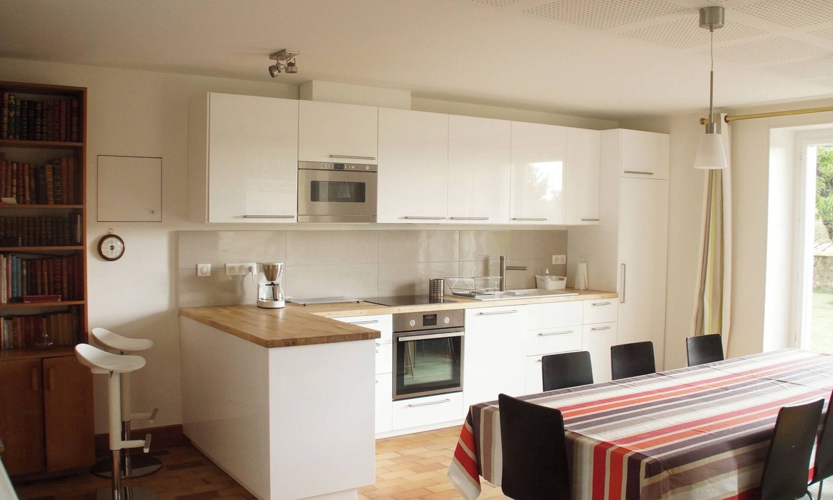 Orleans Metropole House | Gite in family home, on the banks of the Loire, garden, south-facing.