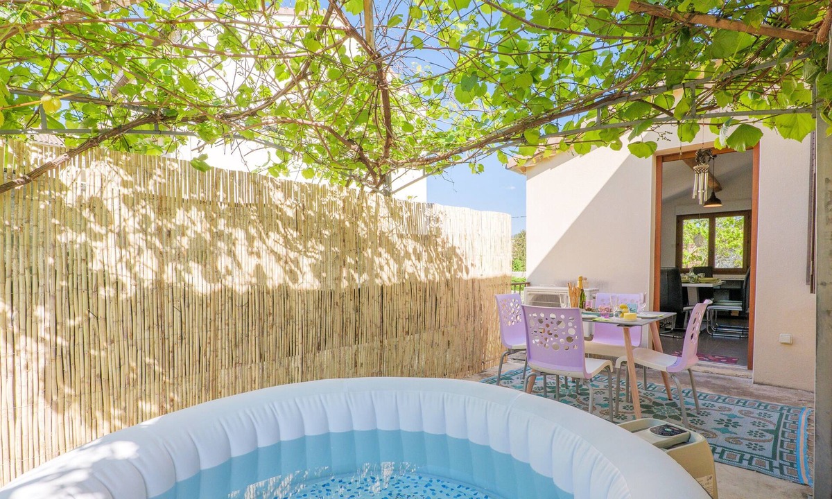 Joyeuse Cottage | Gîte in Southern Ardèche with Jacuzzi, Wi-Fi, and Air Conditioning
