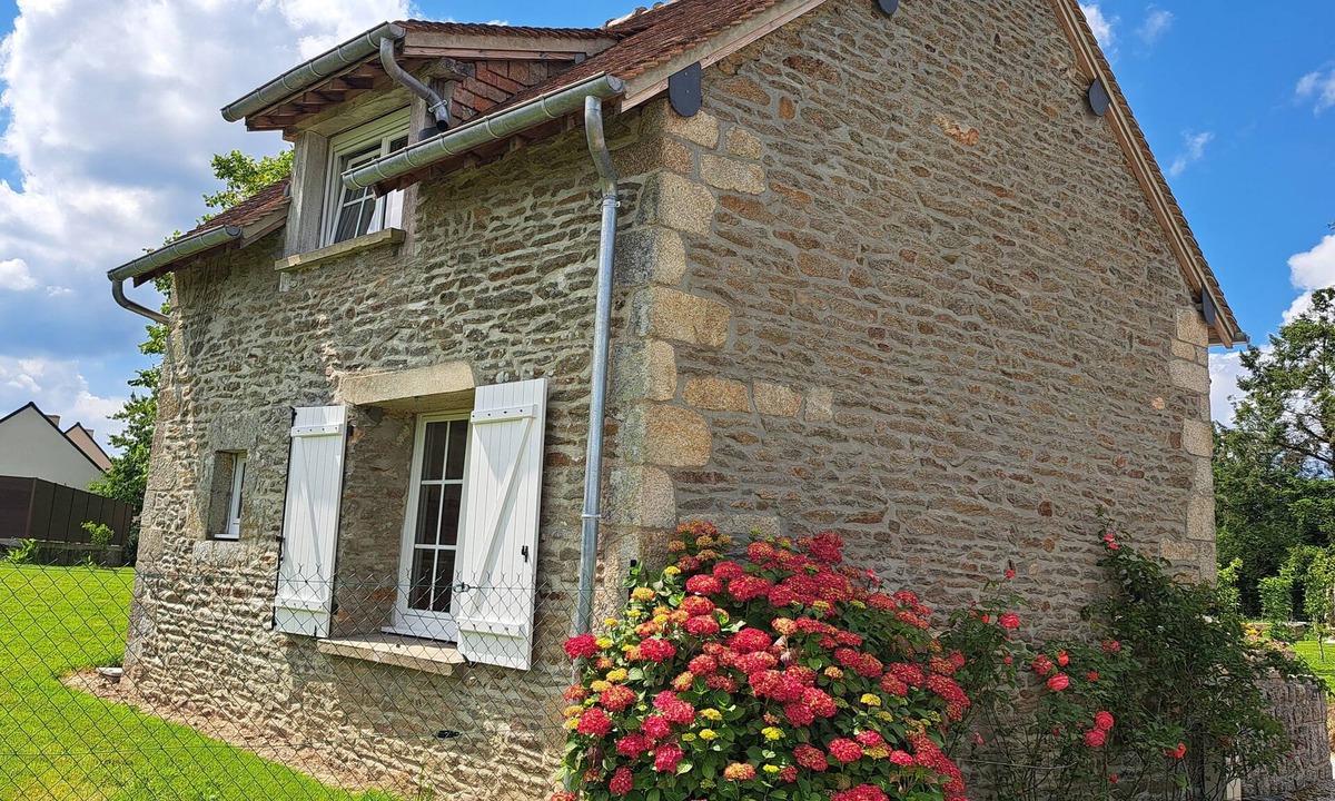 Pace House | Gite in the countryside, 3 minutes from town.