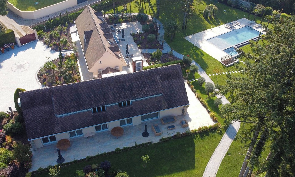 Samoreau House | Gite Jade - Four Bedroom House, Sleeps 8