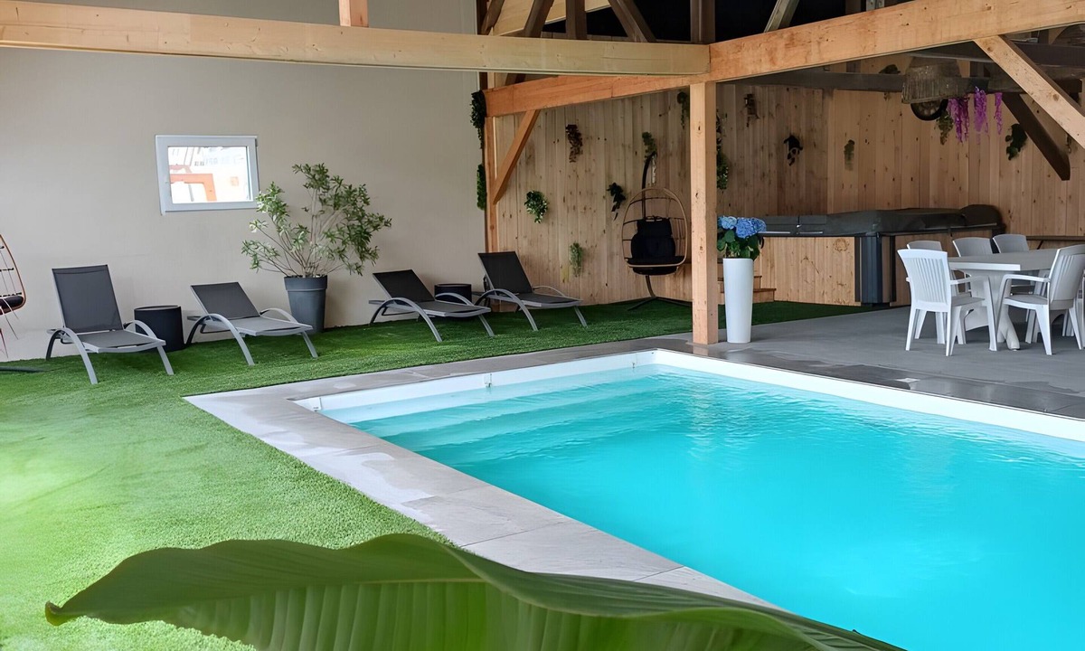 Sand House | Gîte kymsourit: Spacious 4-Star Cottage with Pool and Sauna