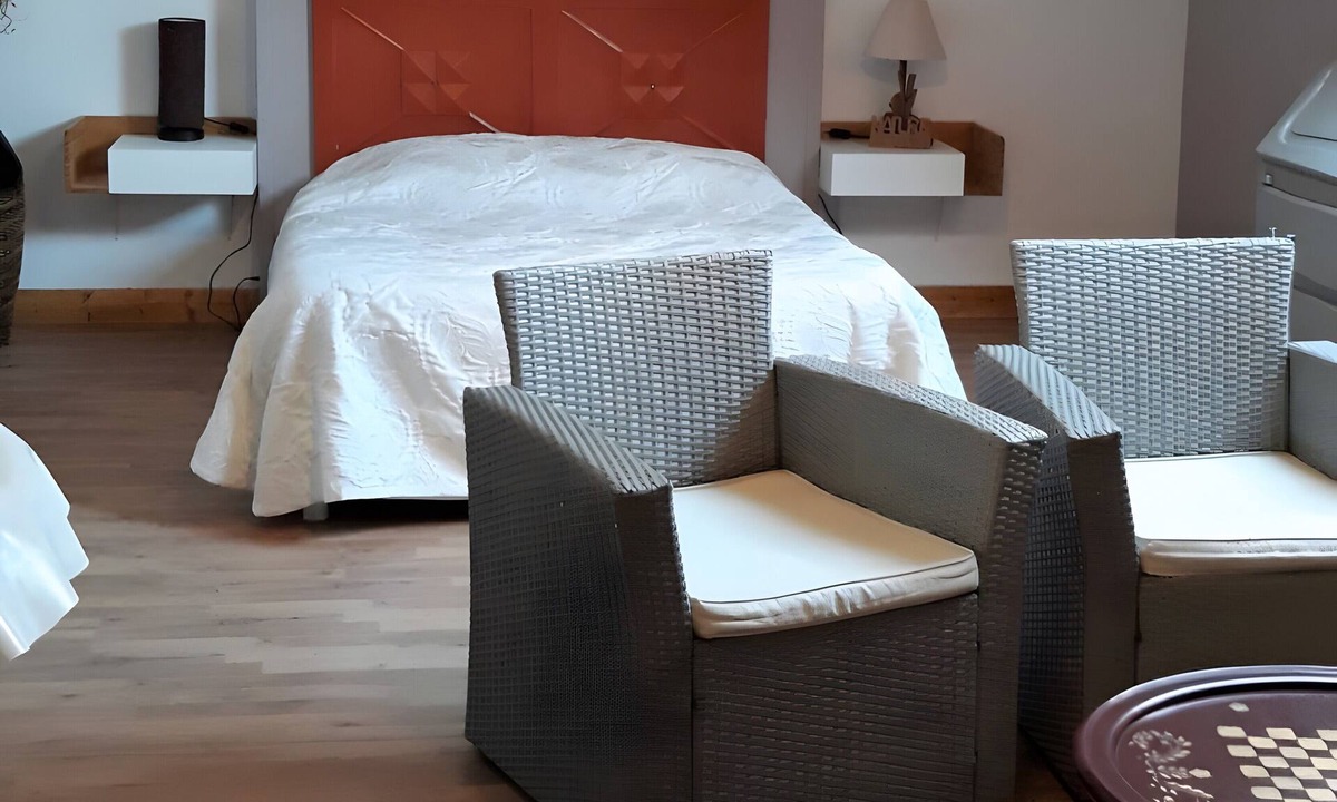Saint-Leonard Apartment | Gîte "l'escale": Peaceful Stay 2 km from the Sea in Normandy