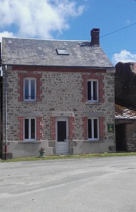 Saint-Priest-la-Plaine House | Gite L’hirondelle