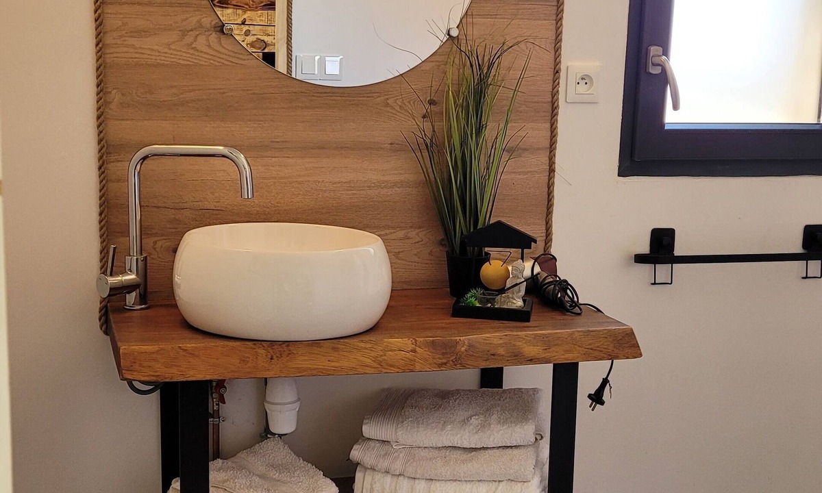 Bezenac Ski Chalet | Gîte l'Hirondelle with private Spa