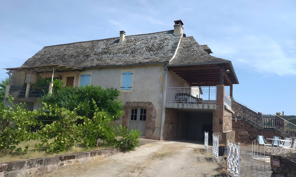 Nauviale House | Gîte L'Oustal – Domaine Les Planes with Shared Pool, Private Terrace, and Wi-Fi