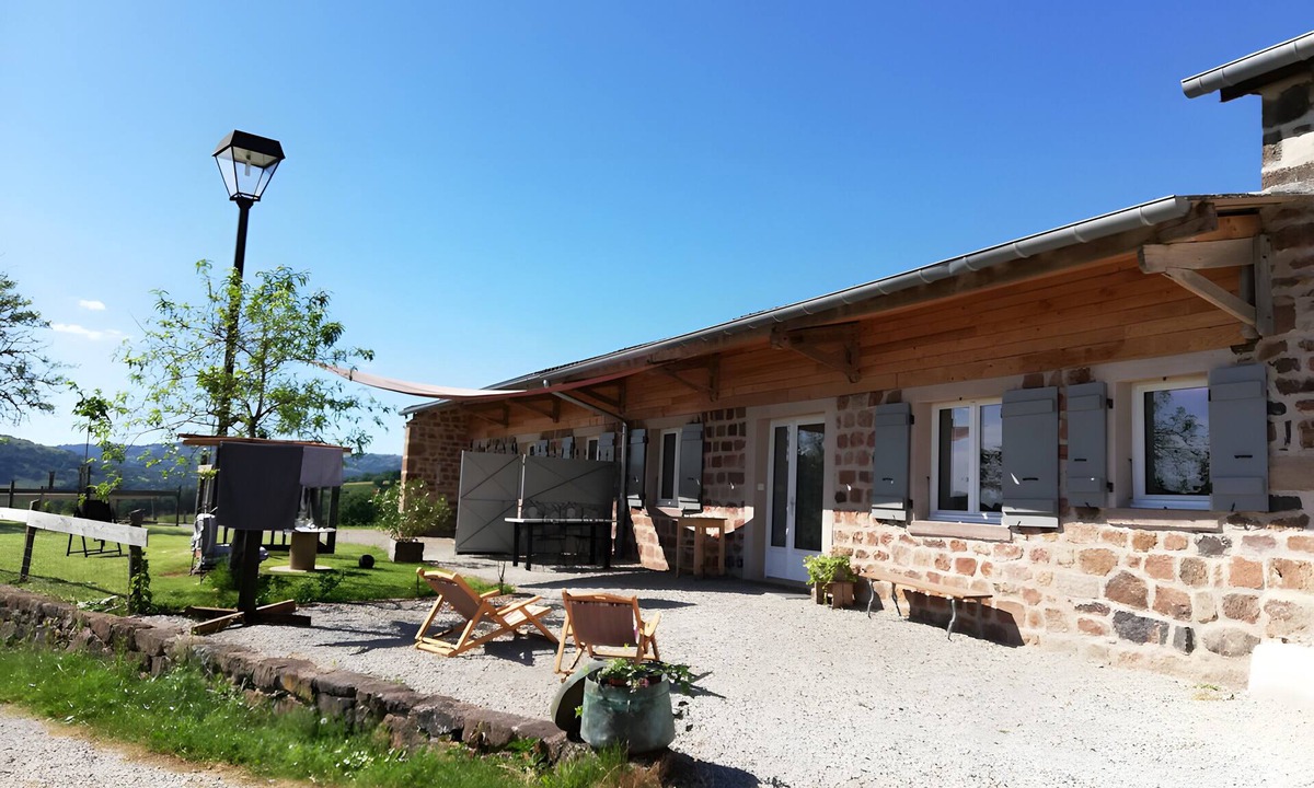 Nauviale House | Gîte La Crouzette – Domaine Les Pla with Shared Pool, Private Terrace and Wi-Fi