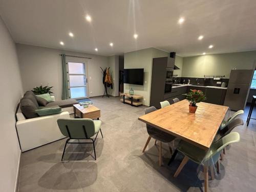 Vaudrey House | Gite La Cuisance