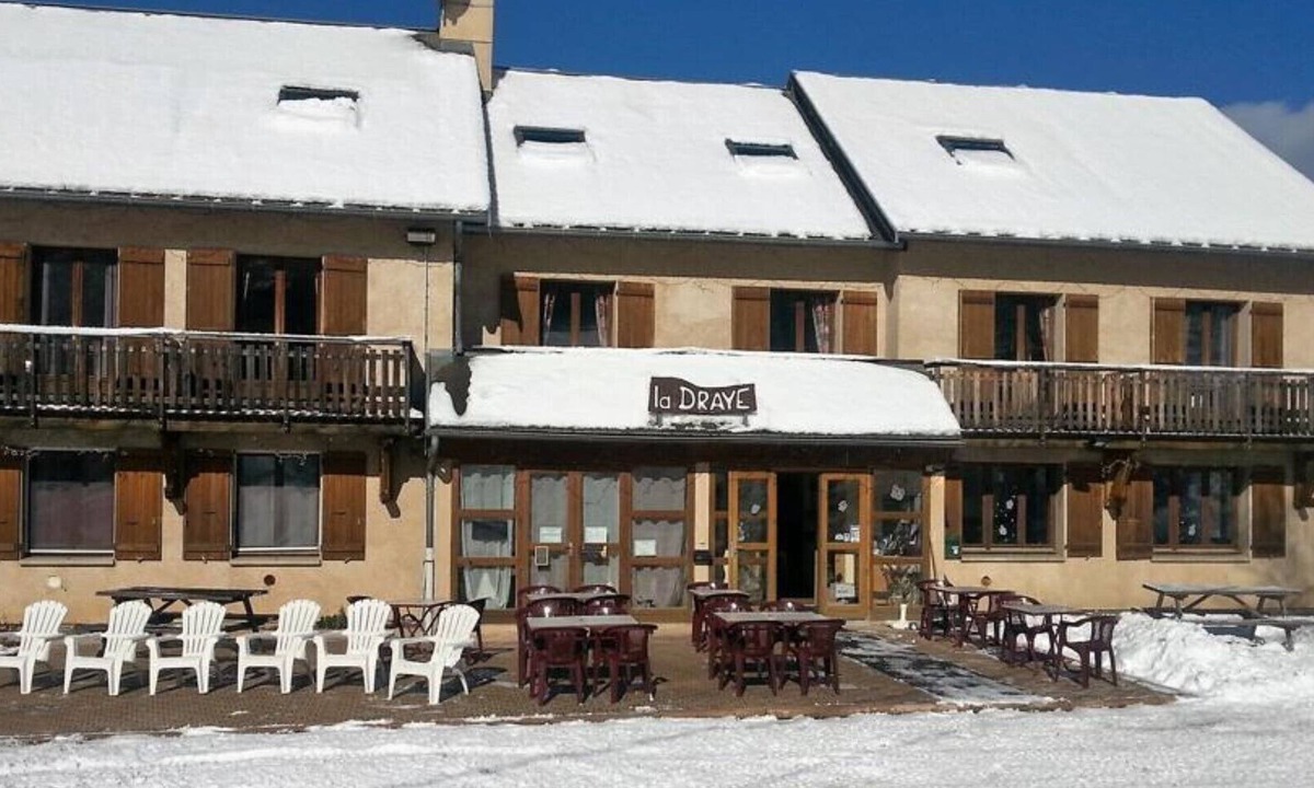 Crots Hotel | Gite la draye - sleeps 44