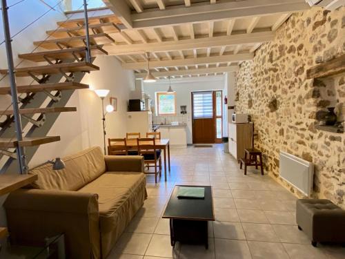 Rouffiac-des-Corbieres House | Gite La Grange, climatisée, vue sur le château de Peyrepertuse