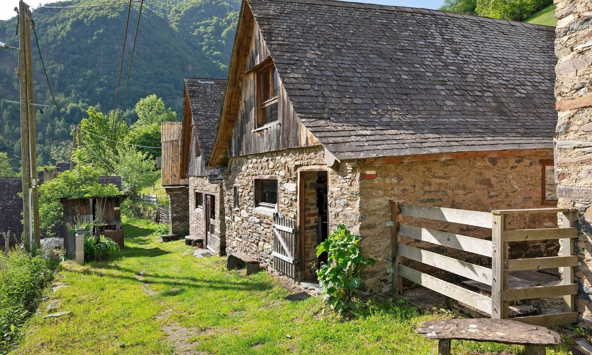 Sentein Cottage | Gîte “La Grange De Claude” with Mountain View and Private Garden