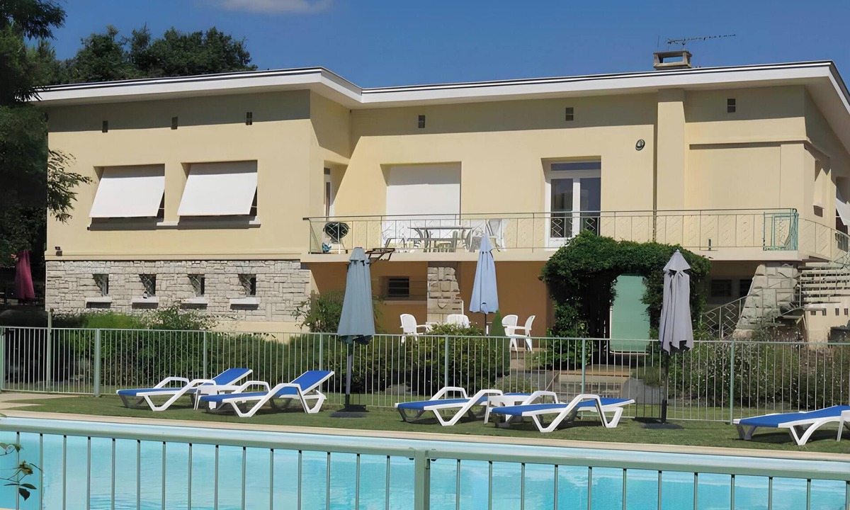 Le Ledat Apartment | Gite La Lède with Shared Pool, Communal Terrace and Wi-Fi